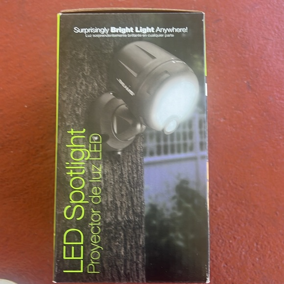 Outside lighting - Picture 3 of 3